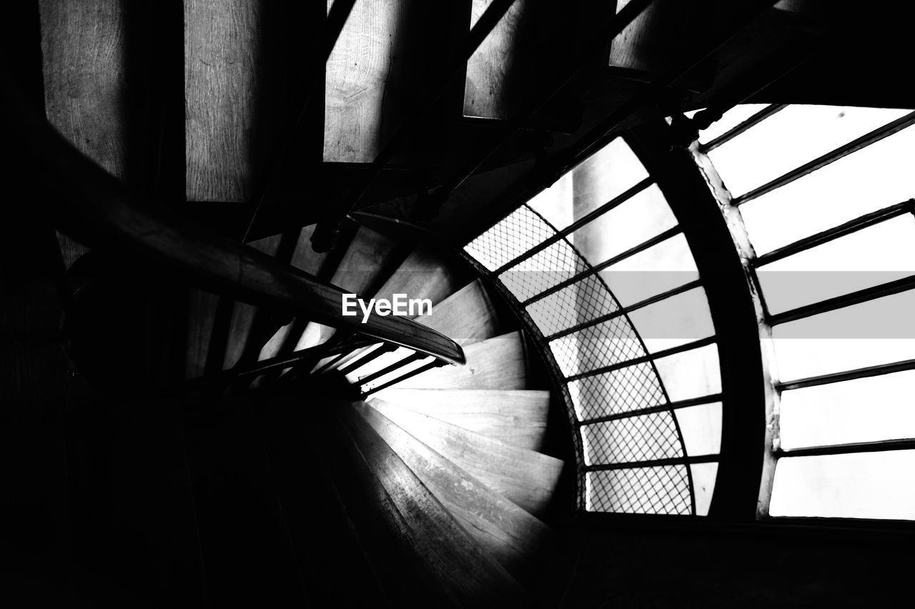 LOW ANGLE VIEW OF SPIRAL STAIRCASE