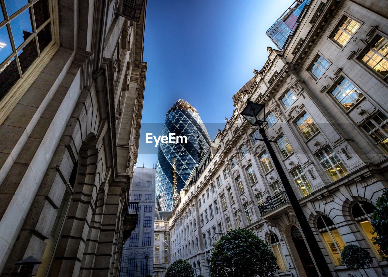 LOW ANGLE VIEW OF BUILDINGS IN CITY