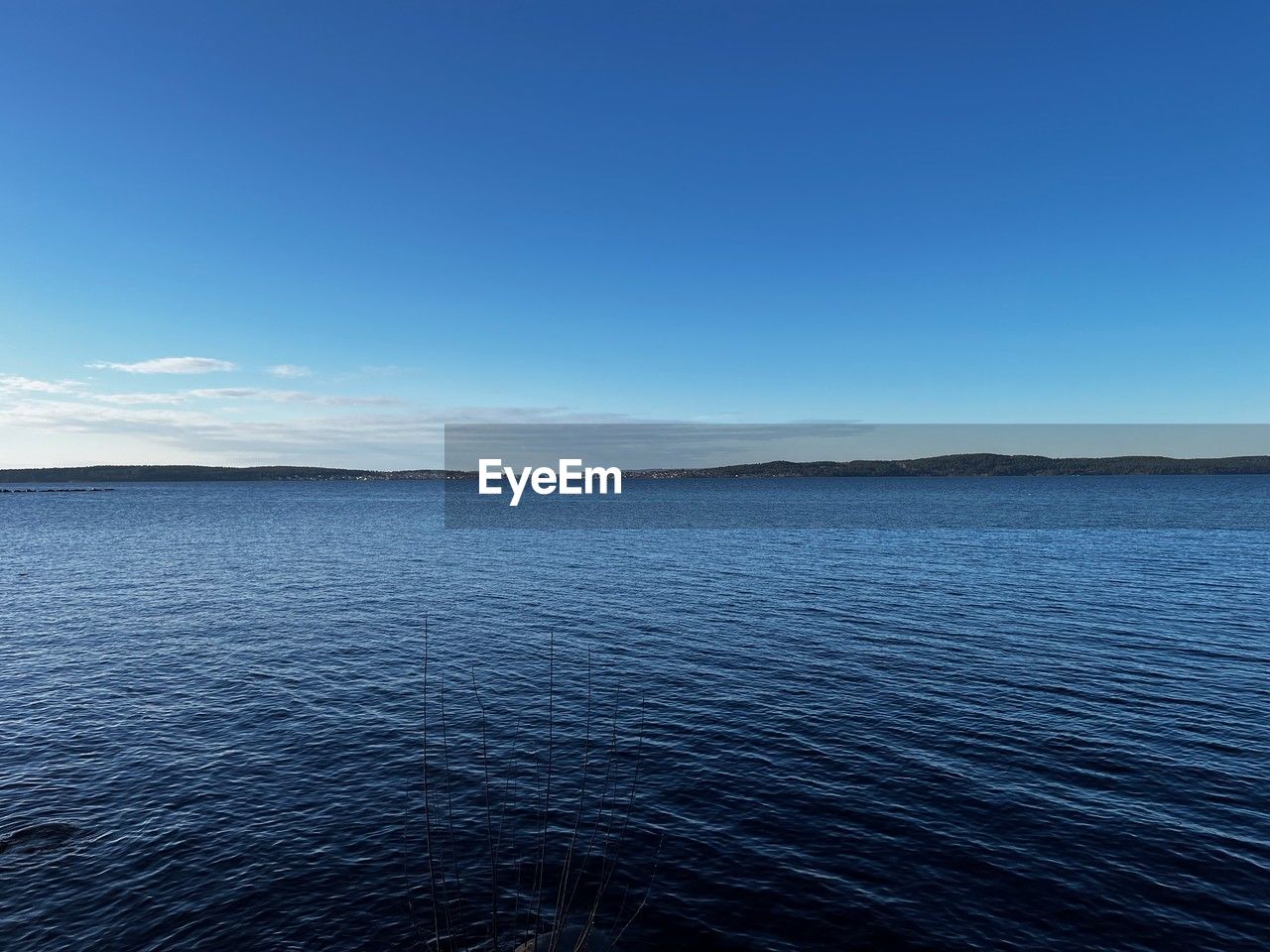 horizon, water, sky, sea, scenics - nature, beauty in nature, blue, ocean, tranquility, tranquil scene, nature, body of water, shore, no people, coast, environment, bay, day, reflection, clear sky, outdoors, rippled, cloud, idyllic, landscape, mountain, dusk, copy space, non-urban scene, land, wave, travel, travel destinations, seascape, remote