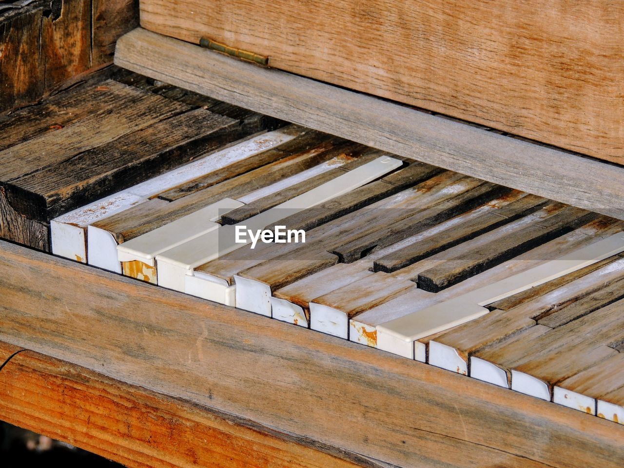 Close up of mechanics inside of an upright weathered antique broken rustic piano  arizona desert