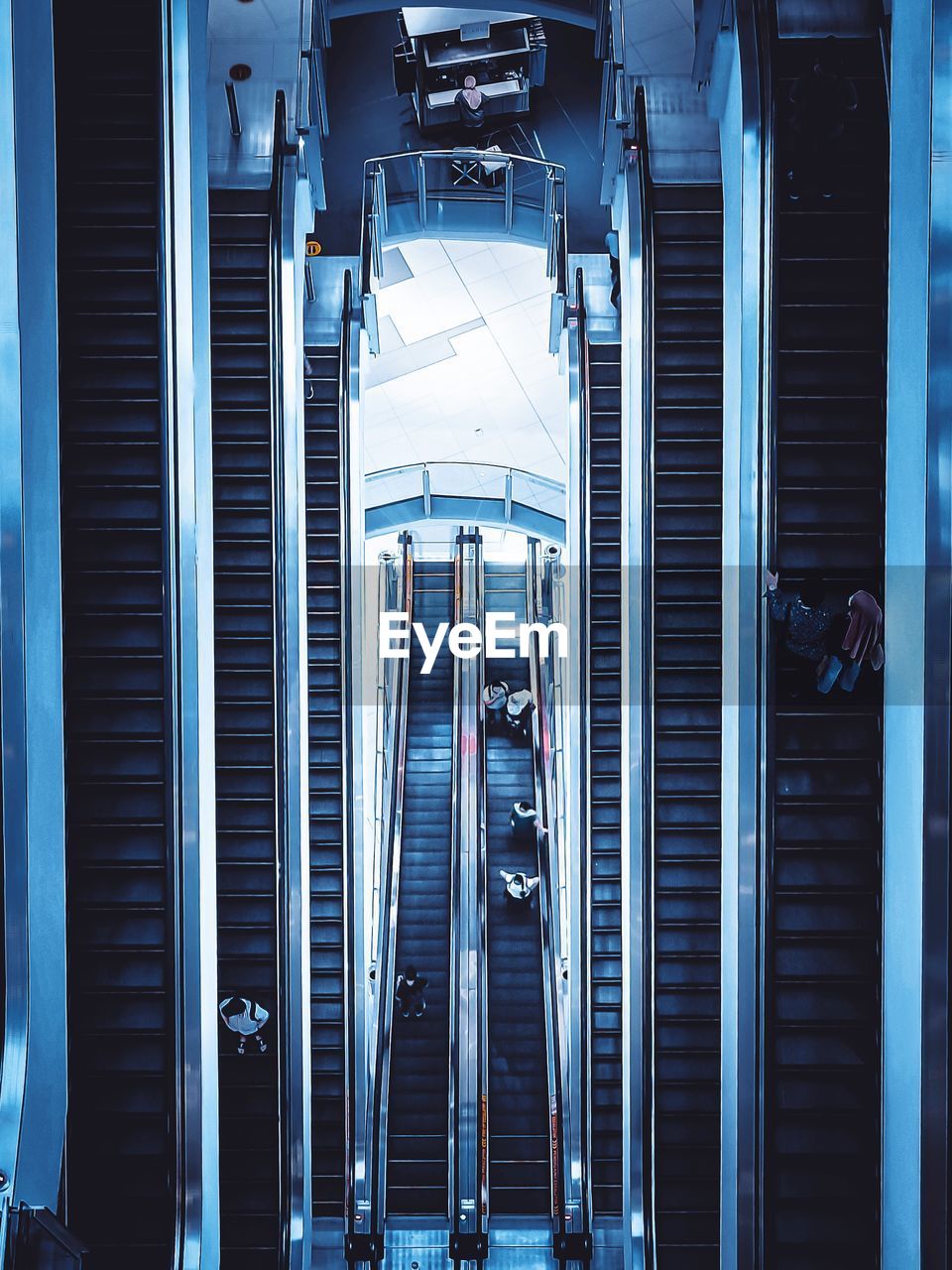 Multilevel escalator