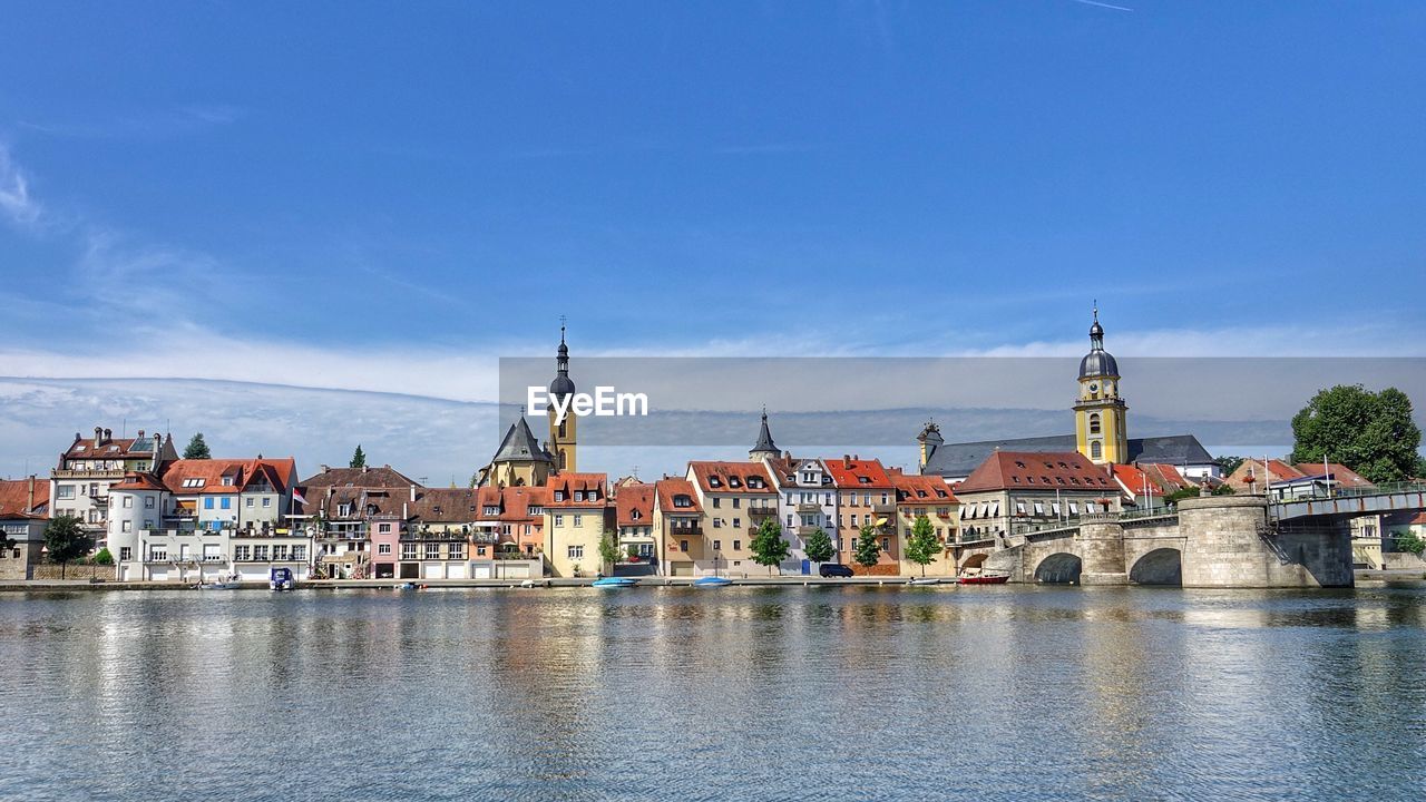 VIEW OF BUILDINGS AT WATERFRONT