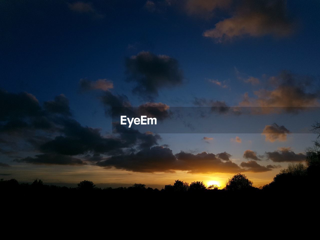 SCENIC VIEW OF SILHOUETTE LANDSCAPE AGAINST SKY AT SUNSET