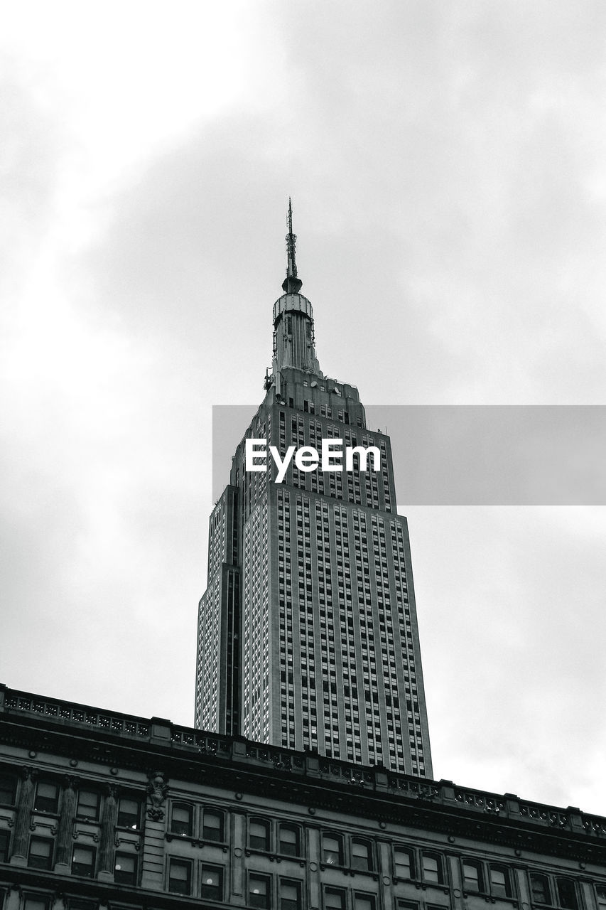 LOW ANGLE VIEW OF BUILDINGS AGAINST SKY