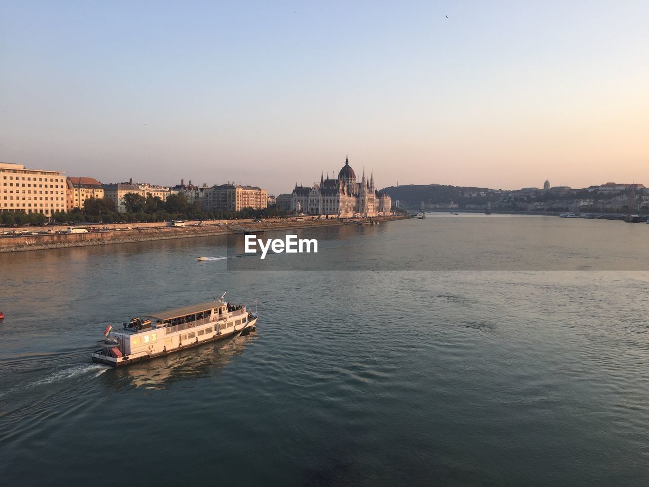 SCENIC VIEW OF RIVER AGAINST SKY