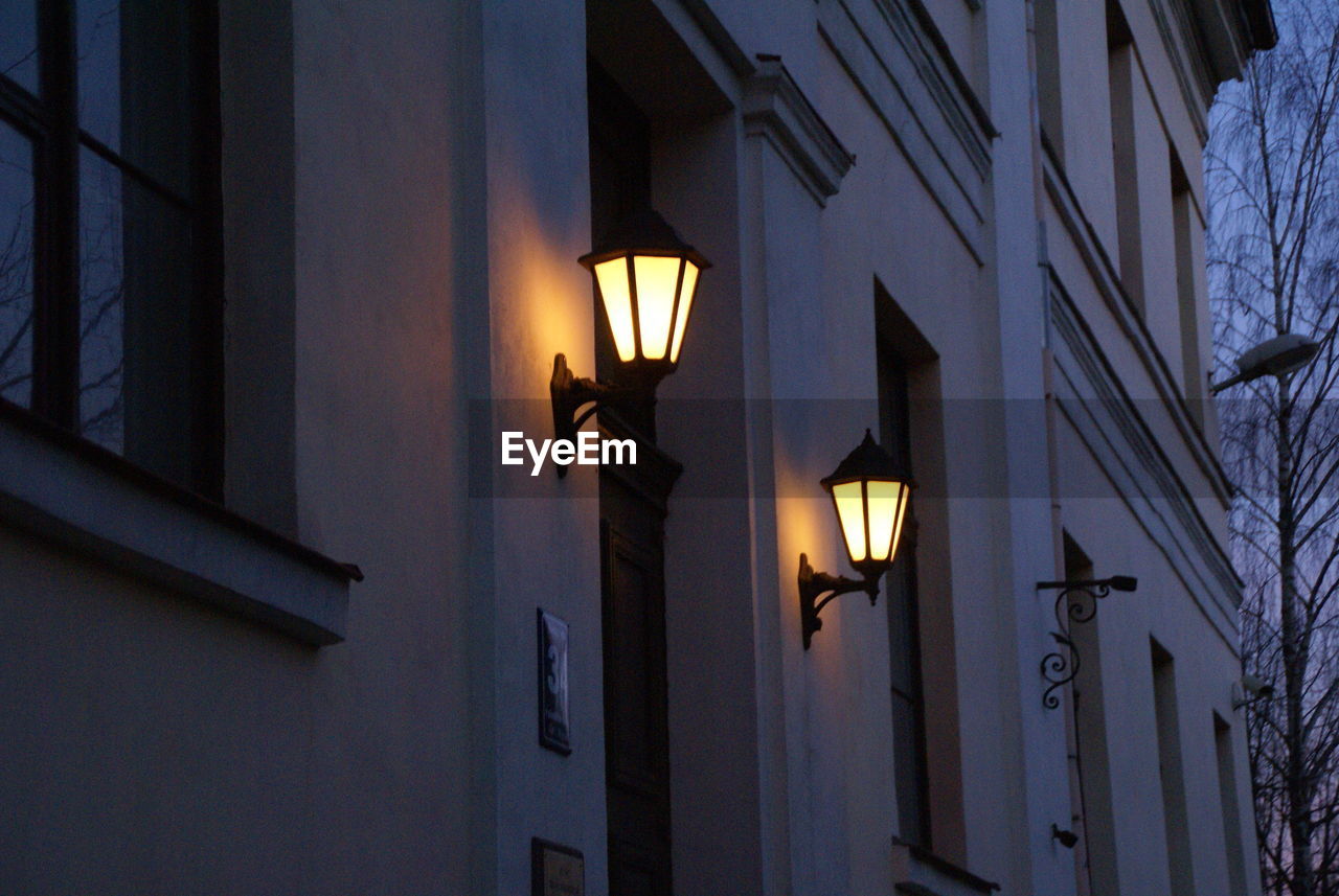 LOW ANGLE VIEW OF ILLUMINATED ELECTRIC LAMP