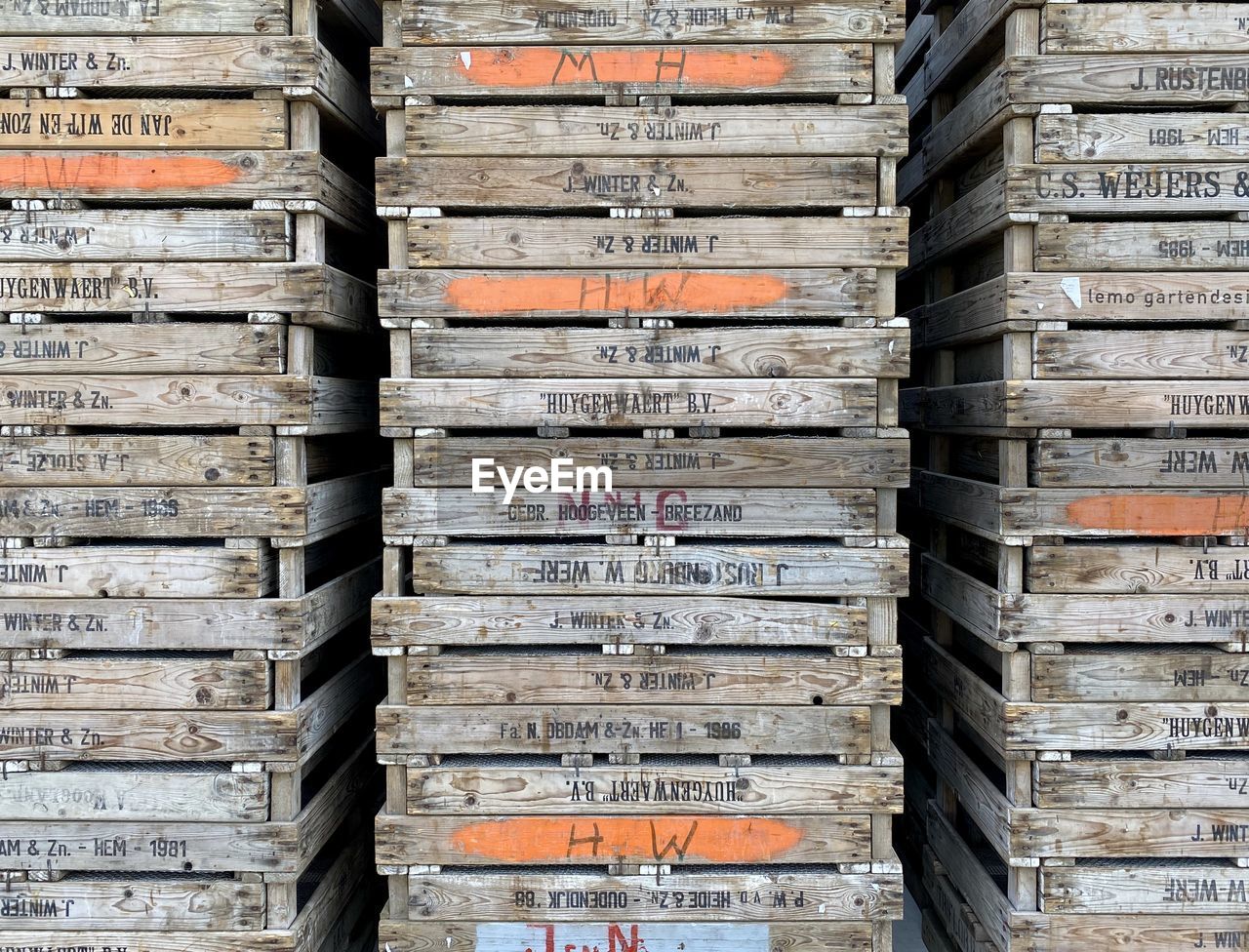 FULL FRAME SHOT OF STACK OF FIREWOOD BUILDING