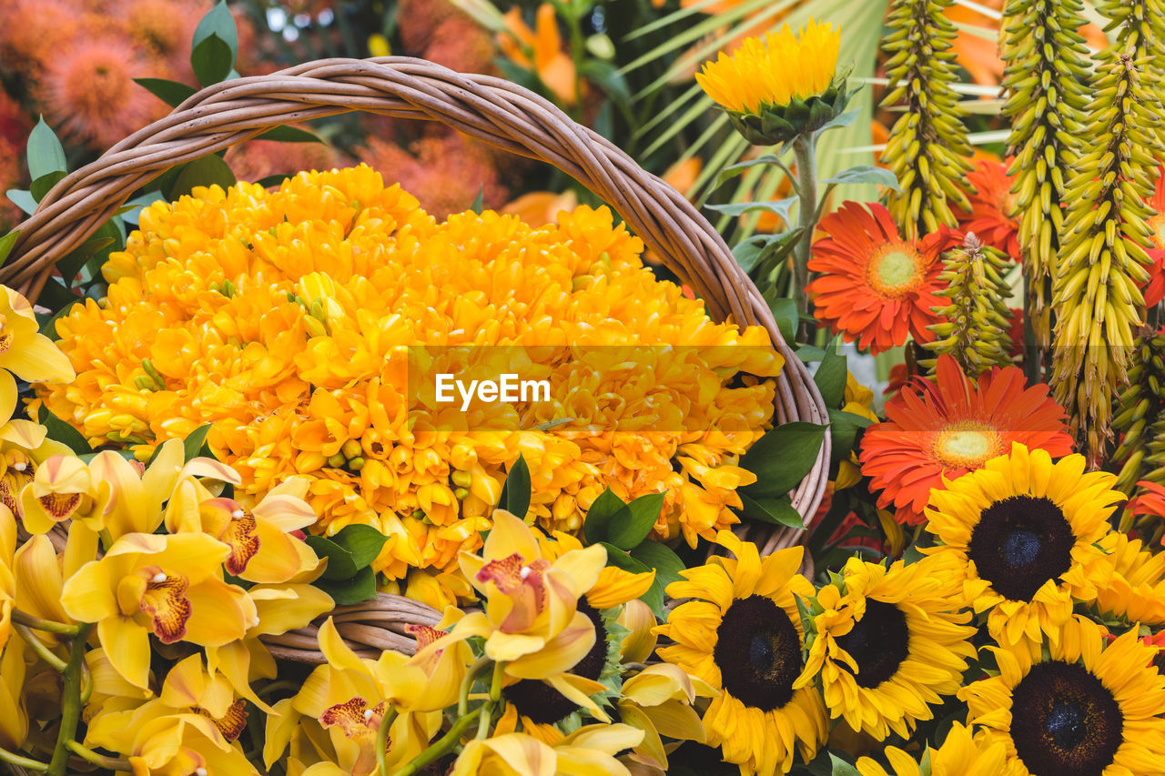 Flowers basket decoration.