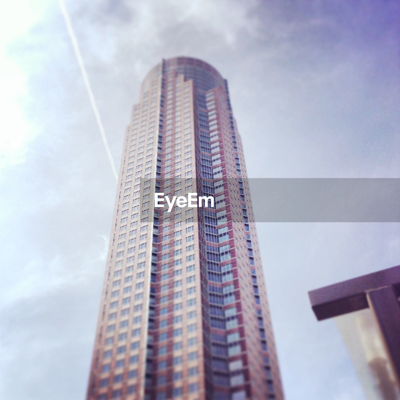 LOW ANGLE VIEW OF MODERN OFFICE BUILDING AGAINST SKY