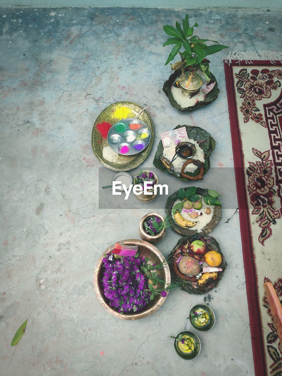 HIGH ANGLE VIEW OF MULTI COLORED ART ON FLOOR
