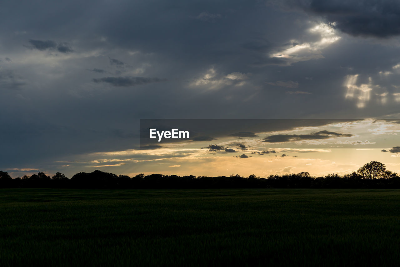 SCENIC VIEW OF LANDSCAPE AGAINST SKY DURING SUNSET