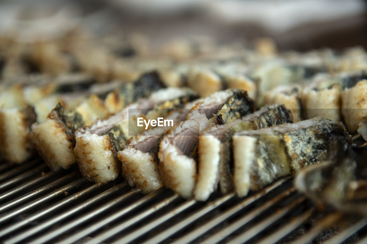 CLOSE-UP OF ROASTED MEAT ON BARBECUE GRILL