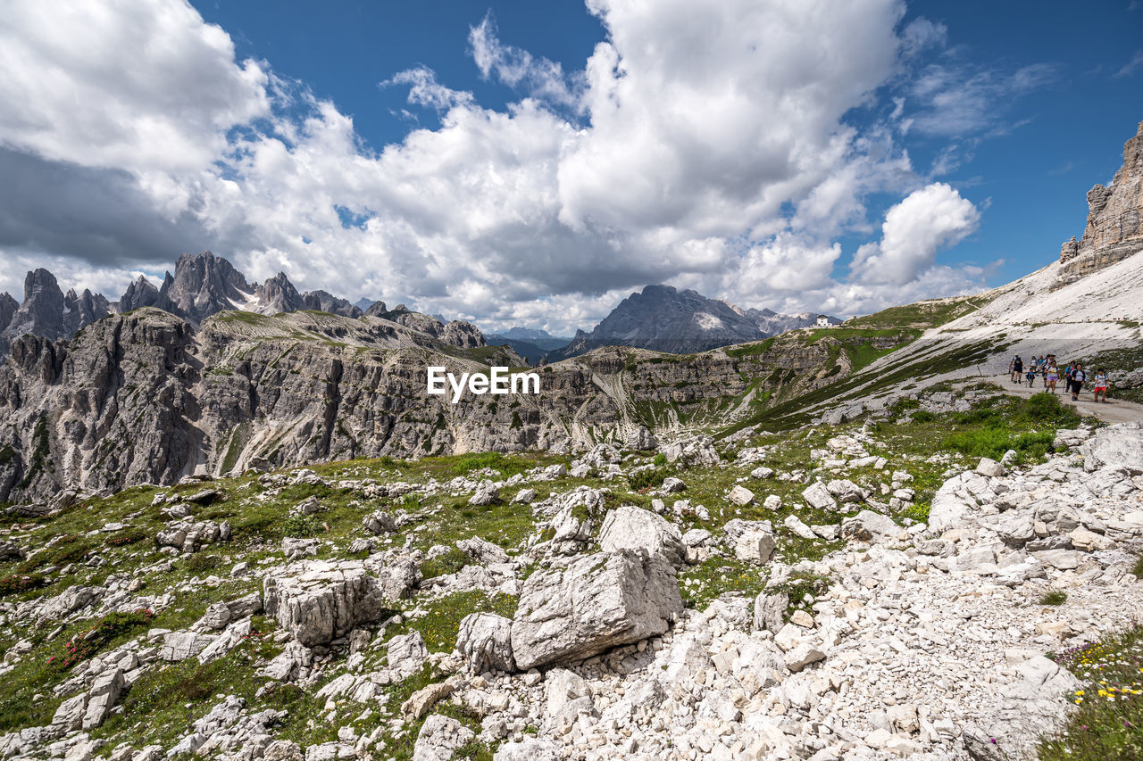 PANORAMIC VIEW OF LANDSCAPE AND MOUNTAIN AGAINST SKY