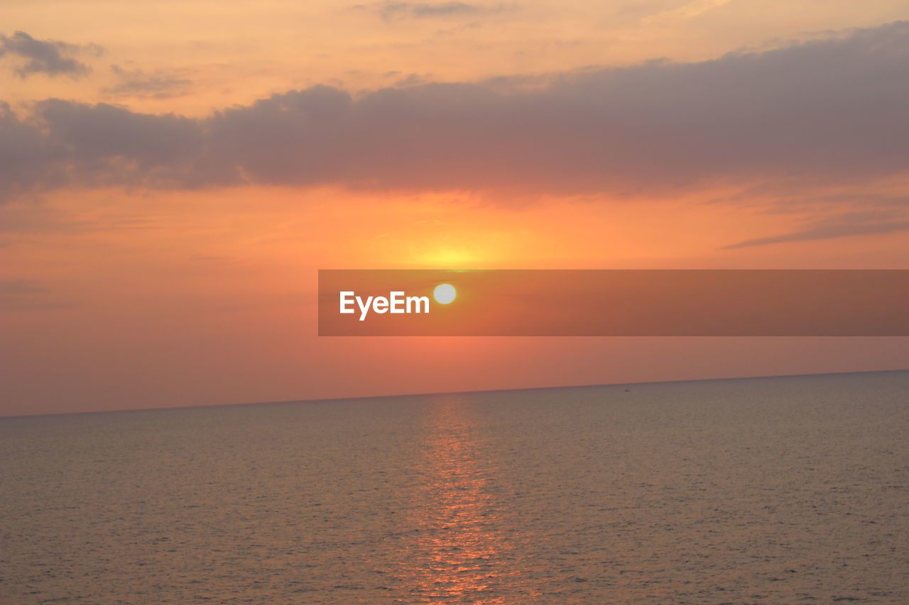 SCENIC VIEW OF SEA AGAINST ORANGE SKY