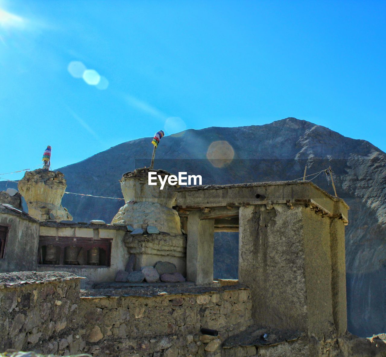 LOW ANGLE VIEW OF OLD HISTORIC BUILDING AGAINST SKY