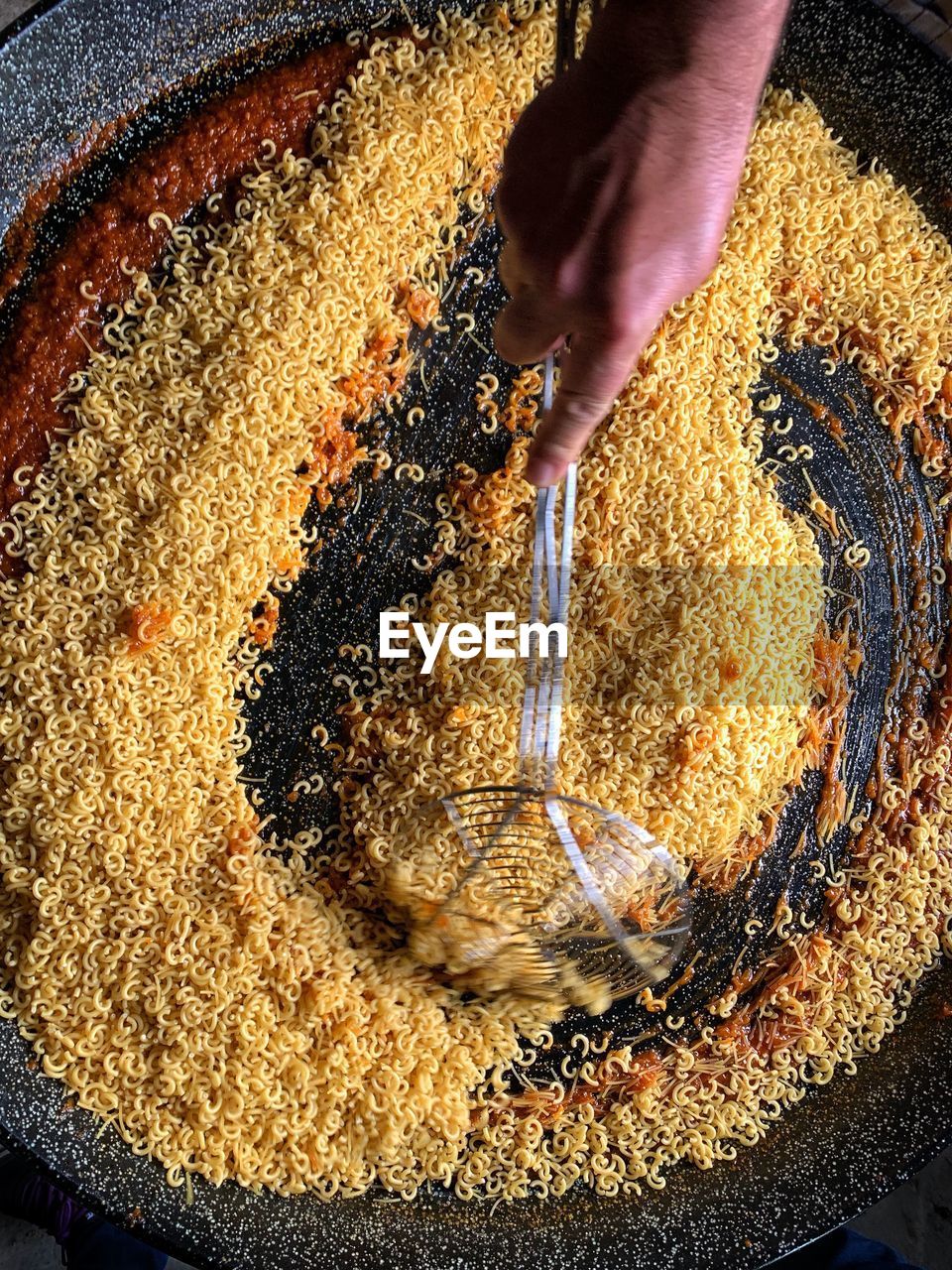 Cooking a fideuà in a small town in lleida.