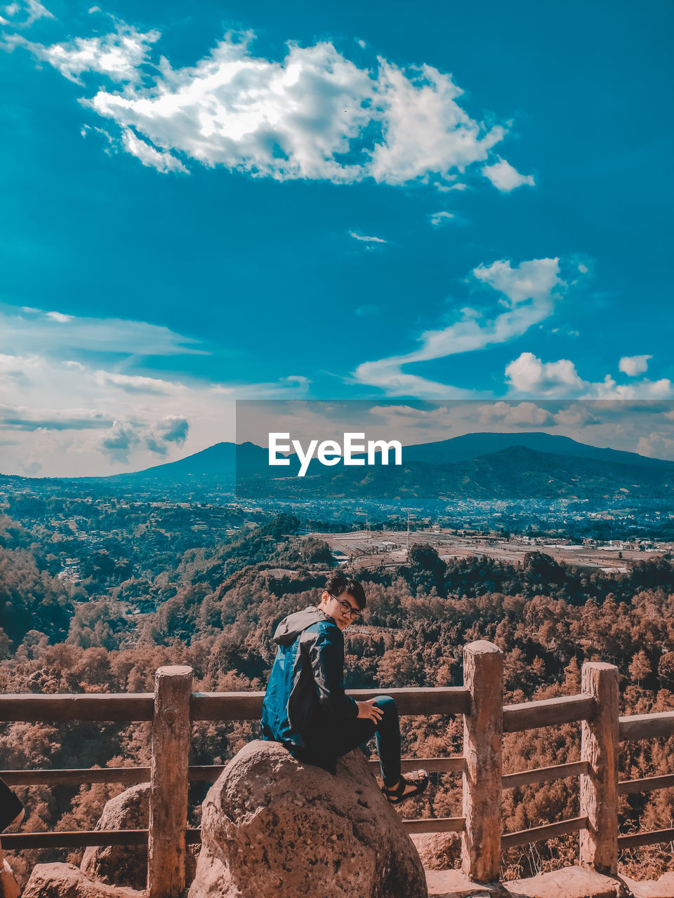 Breathe the air above the cliff