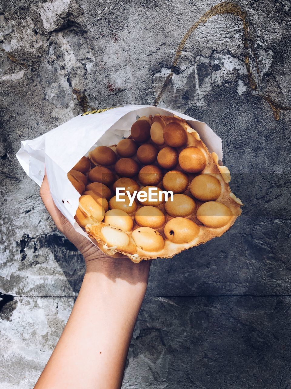 HIGH ANGLE VIEW OF PERSON HOLDING BREAD IN CONTAINER