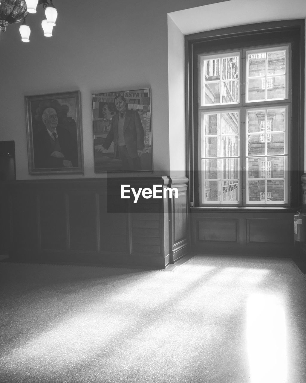 INTERIOR OF EMPTY HOUSE