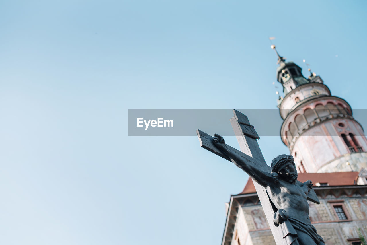 LOW ANGLE VIEW OF CHURCH AND BUILDING AGAINST SKY