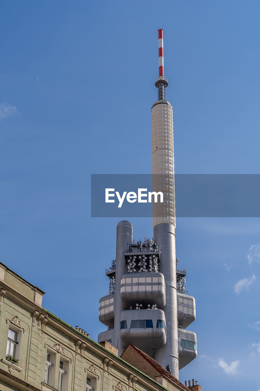 LOW ANGLE VIEW OF BUILDINGS AGAINST SKY