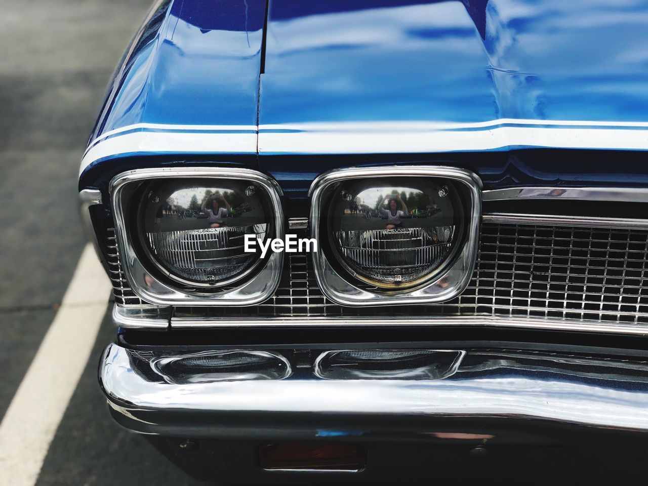 CLOSE-UP OF CAR MIRROR