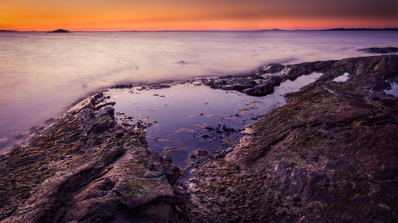 SCENIC VIEW OF SEA AT SUNSET