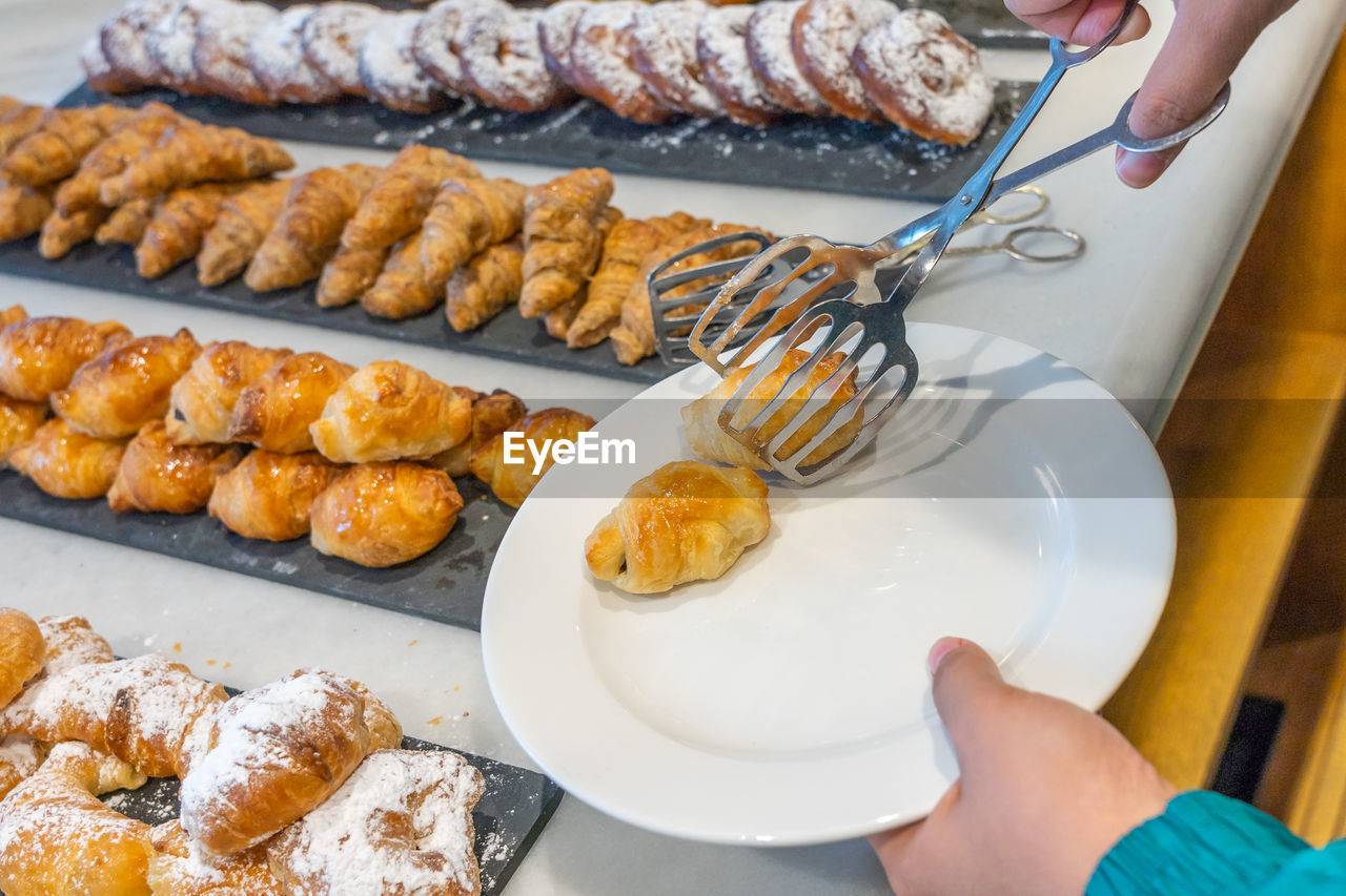 HIGH ANGLE VIEW OF PERSON PREPARING FOOD