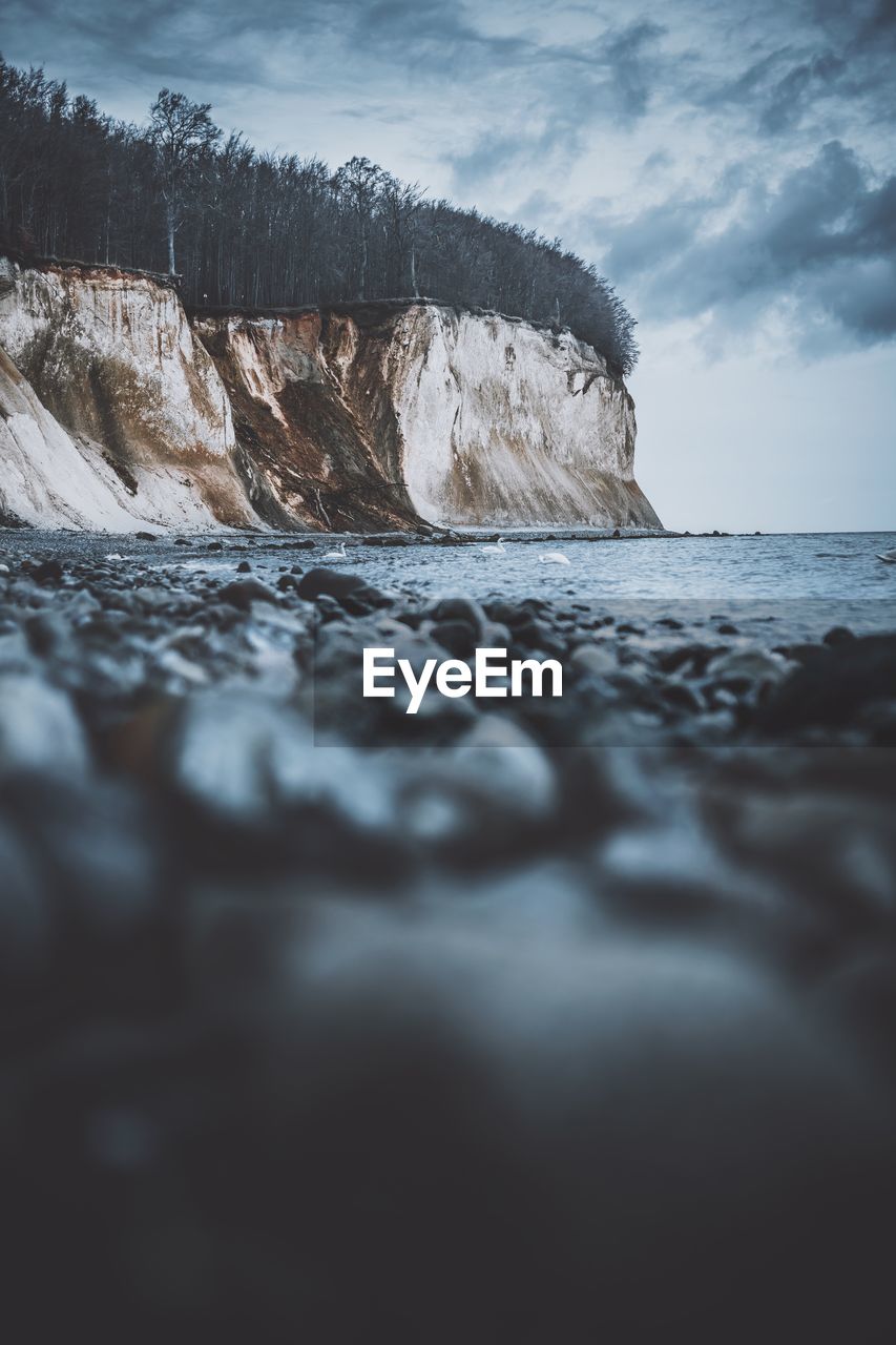 SURFACE LEVEL OF ROCKS ON BEACH