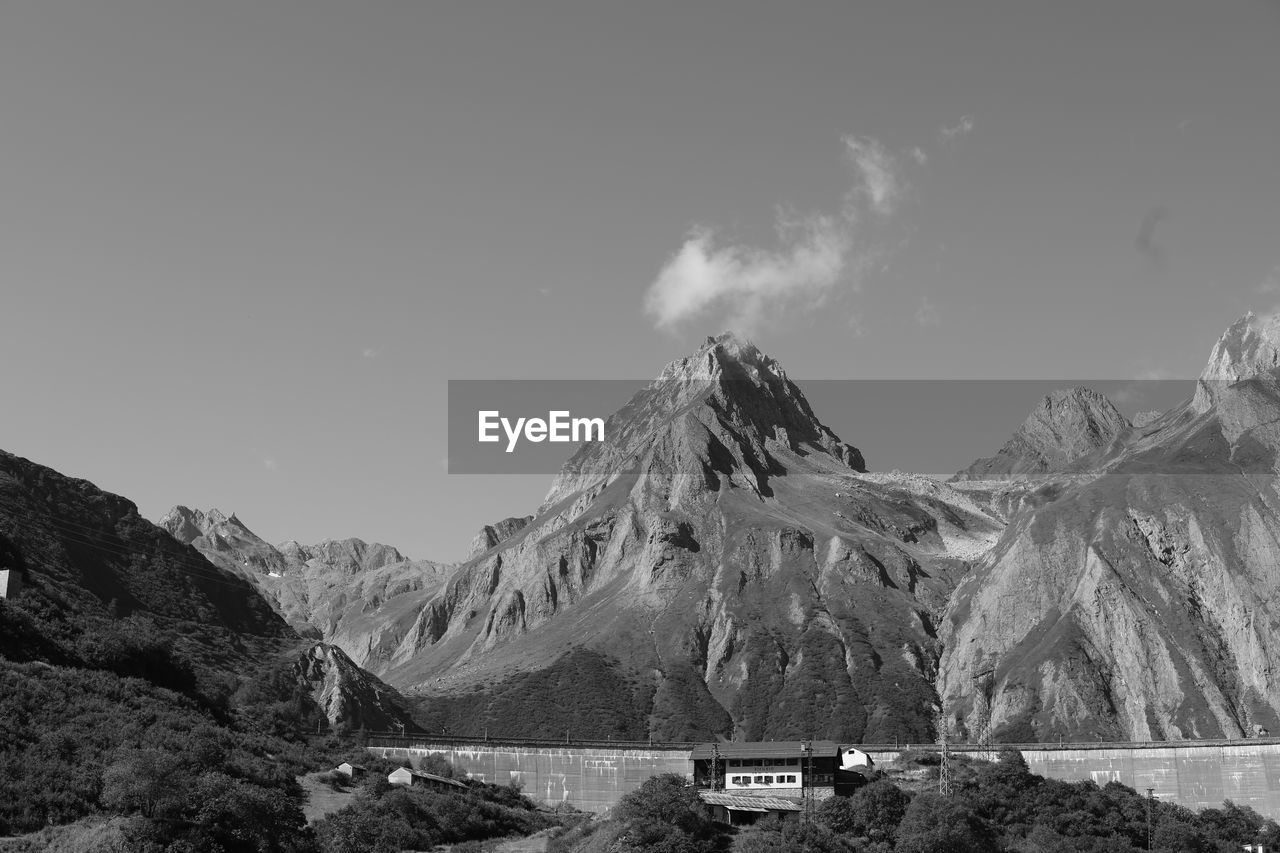 PANORAMIC VIEW OF SNOWCAPPED MOUNTAIN AGAINST SKY