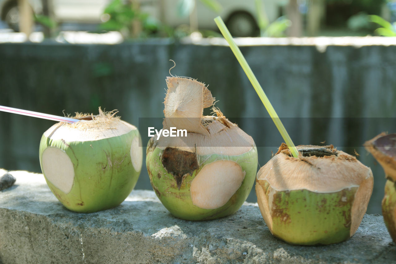 CLOSE-UP OF FRUITS IN CONTAINER