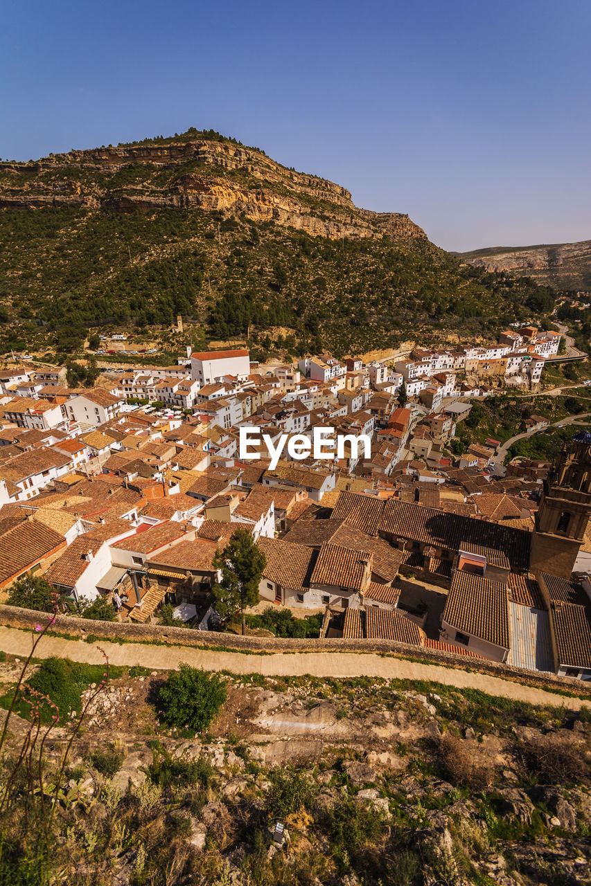 
view of the village of chulilla with the mountain in the background