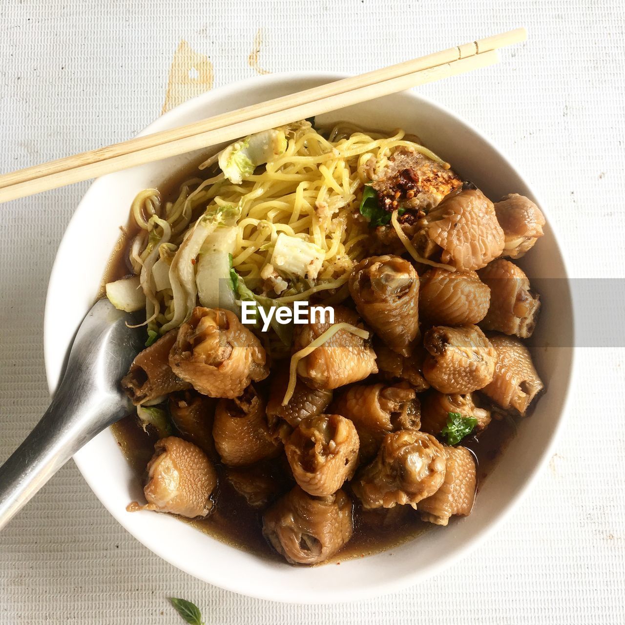 HIGH ANGLE VIEW OF FOOD ON TABLE