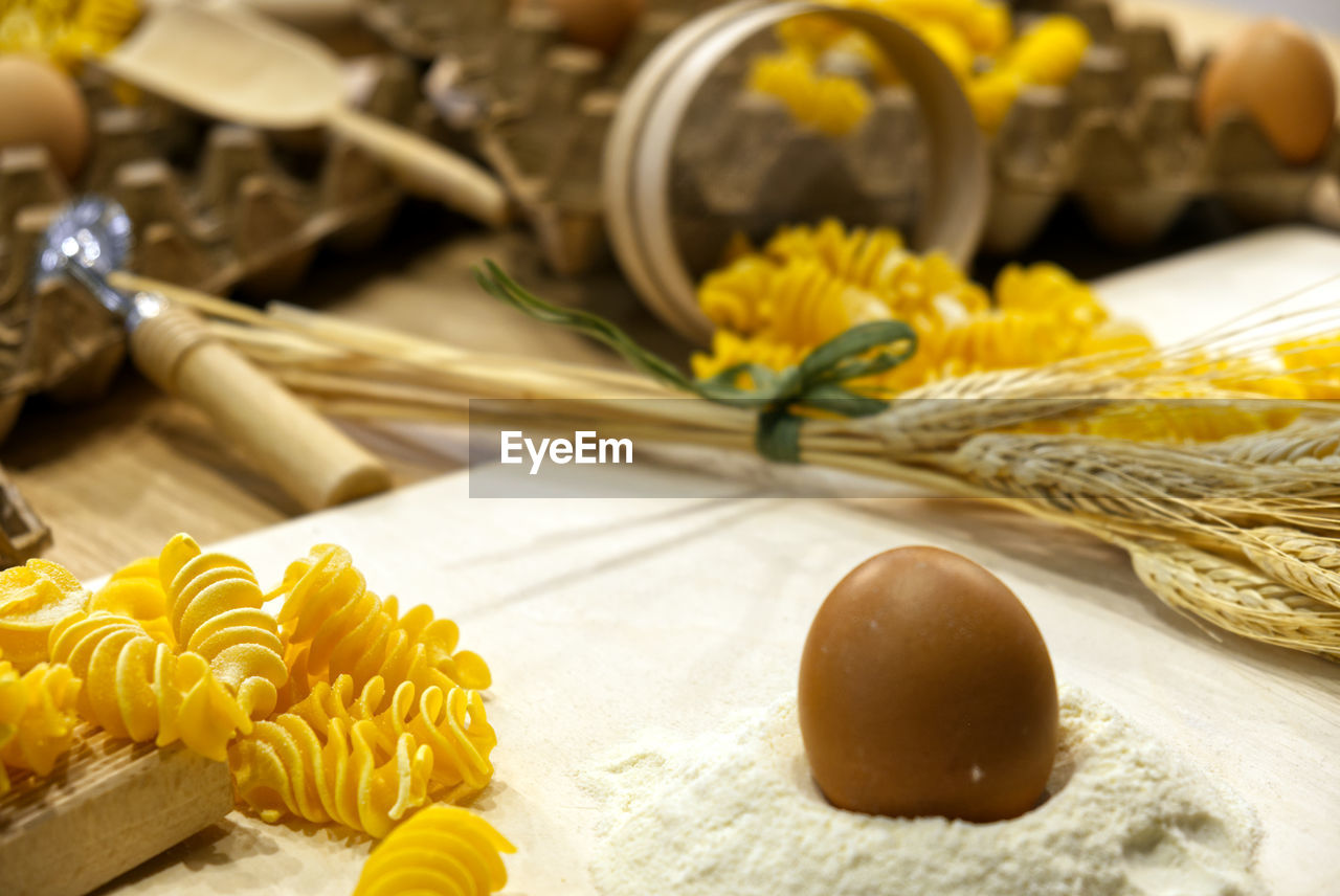 Composition of fresh fusilli type pasta