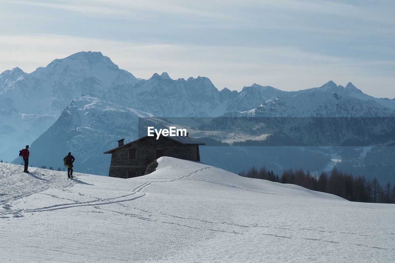 SCENIC VIEW OF SNOWCAPPED MOUNTAIN AGAINST SKY