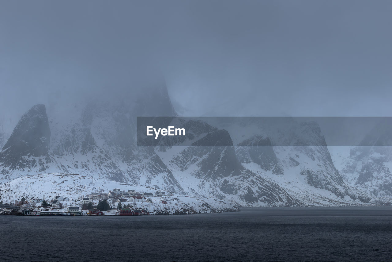 SCENIC VIEW OF SEA AND SNOWCAPPED MOUNTAINS AGAINST SKY