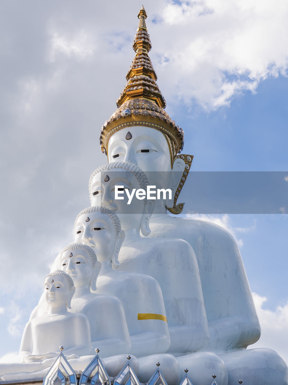 LOW ANGLE VIEW OF STATUE AGAINST SKY