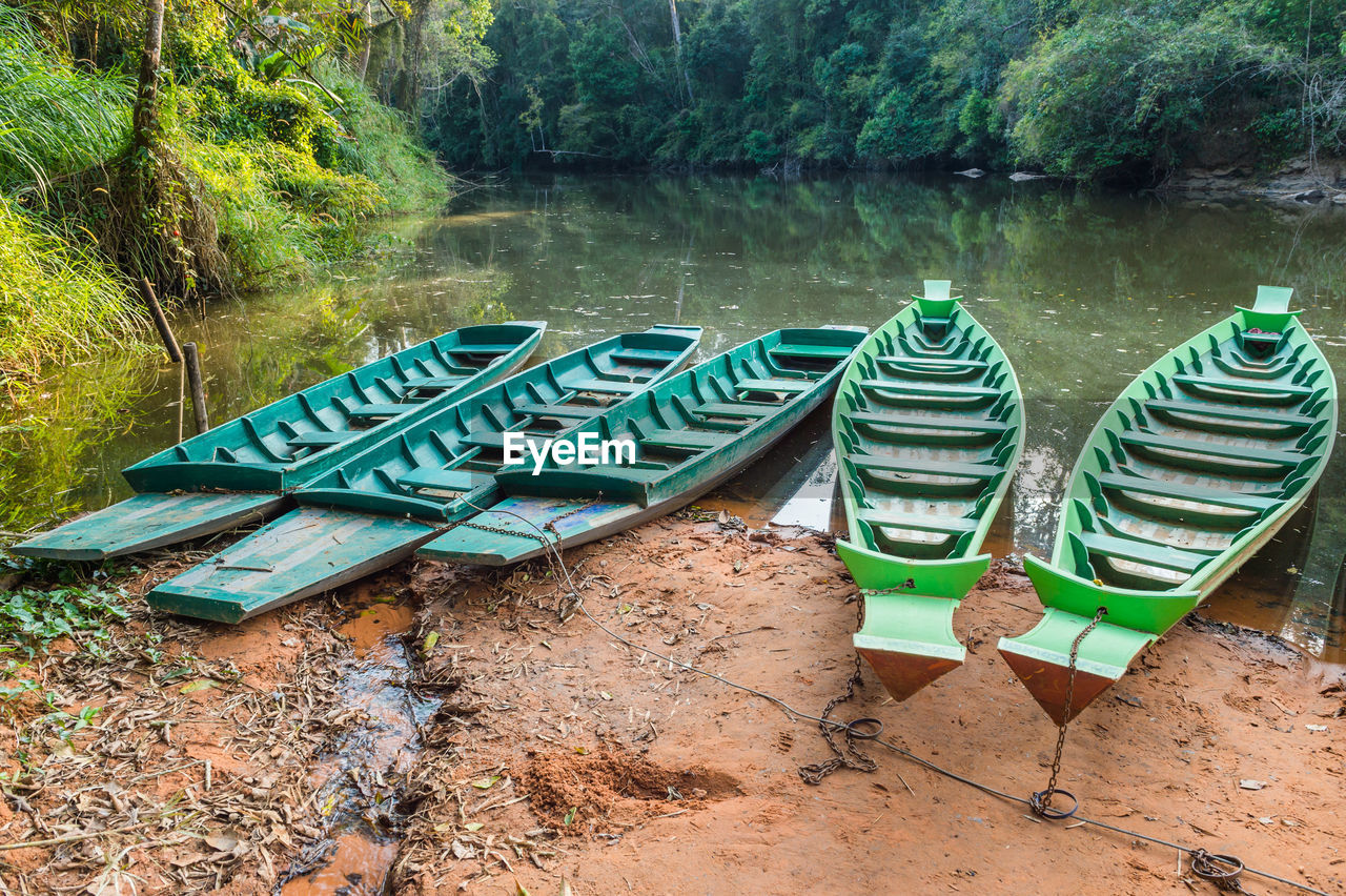 HIGH ANGLE VIEW OF LOUNGE CHAIRS ON SHORE