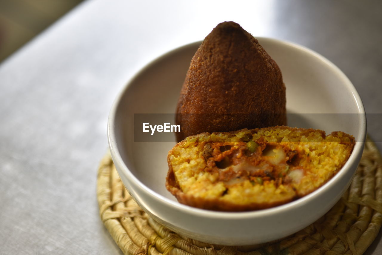 CLOSE-UP OF FOOD IN PLATE
