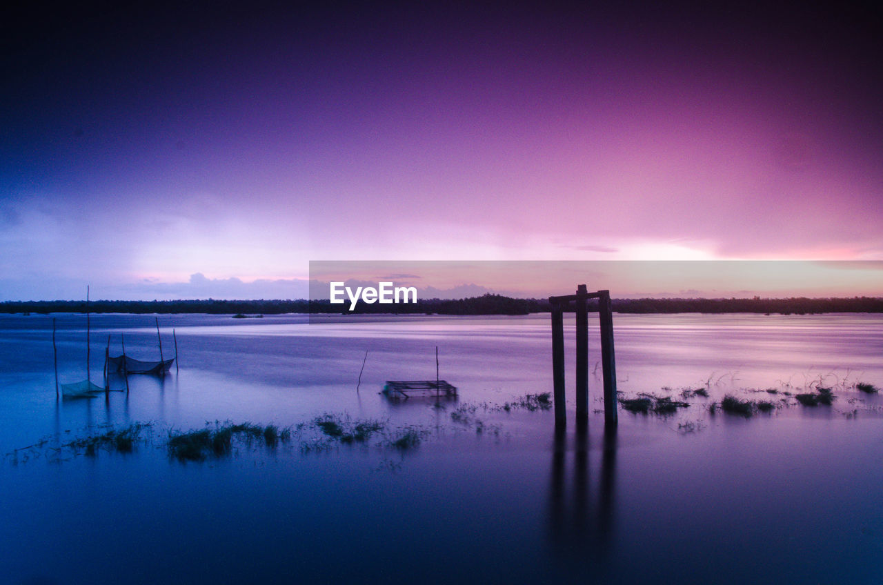 SCENIC VIEW OF CALM SEA AT SUNSET