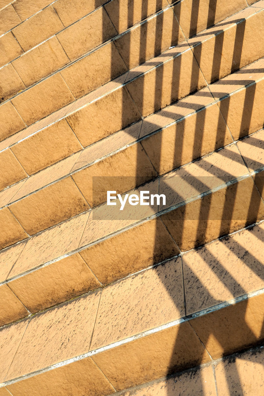 FULL FRAME SHOT OF COBBLESTONE