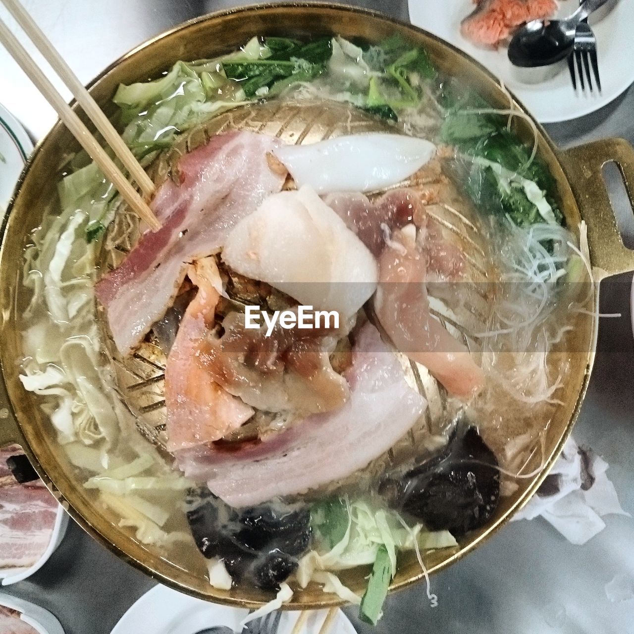 CLOSE-UP OF SOUP IN BOWL
