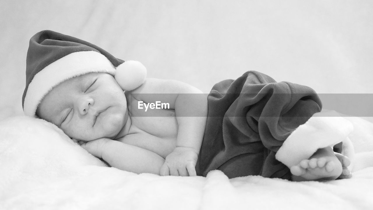 Newborn christmas photos