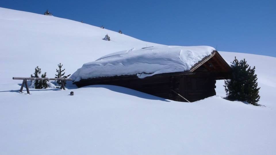 SCENIC VIEW OF SNOW COVERED MOUNTAINS