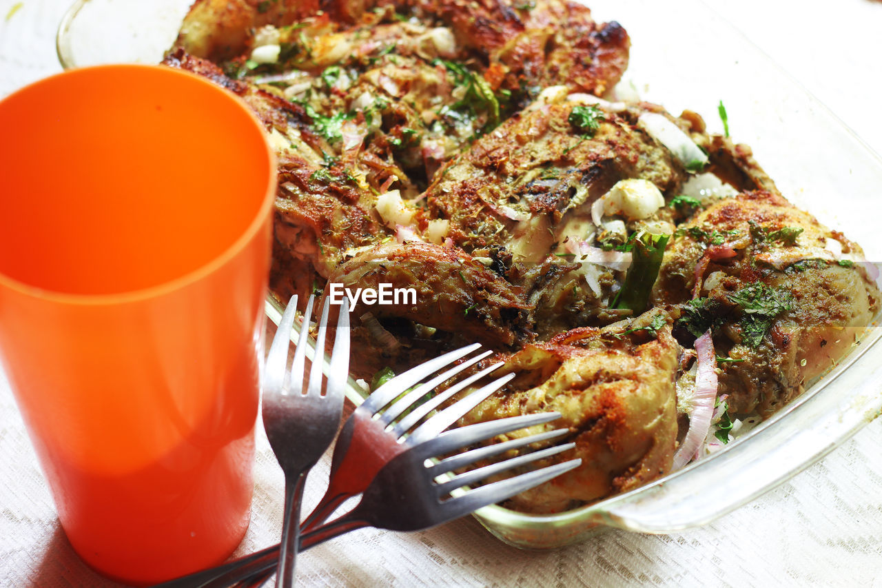 CLOSE-UP OF FOOD ON TABLE