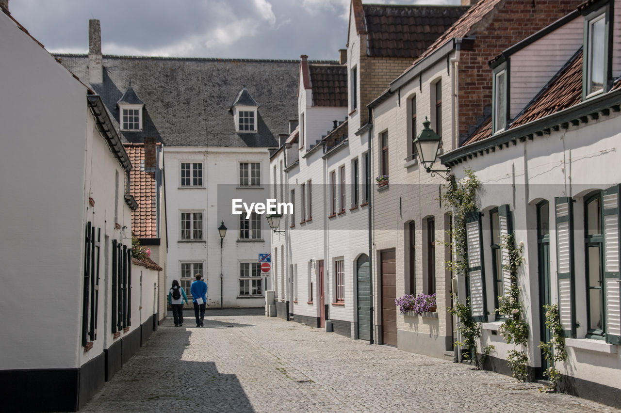 STREET BY BUILDINGS IN CITY