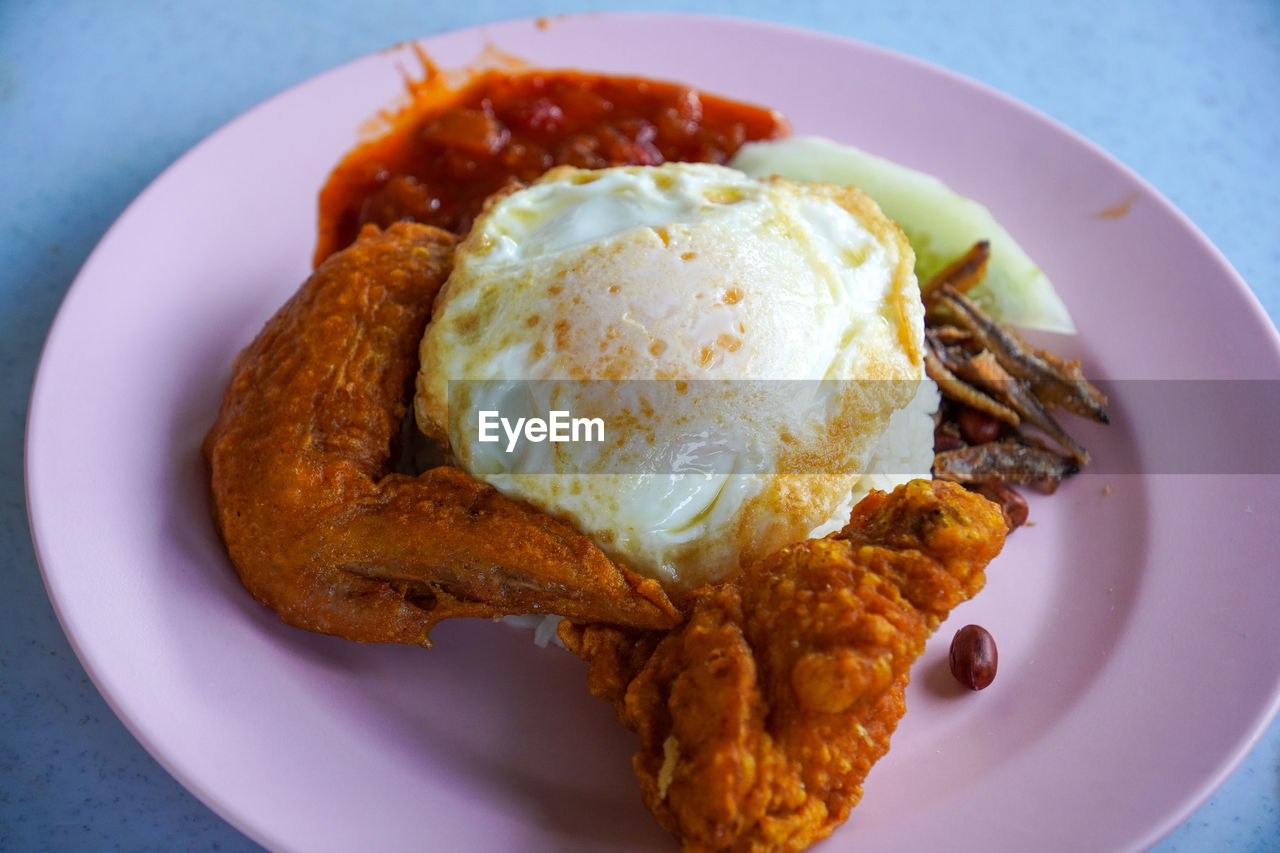 food and drink, food, plate, dish, fast food, breakfast, produce, meal, fried food, ice cream, frozen food, freshness, frozen, no people, dairy, sweet food, sweet, close-up, indoors, vanilla ice cream, healthy eating, serving size, dessert, cuisine, high angle view