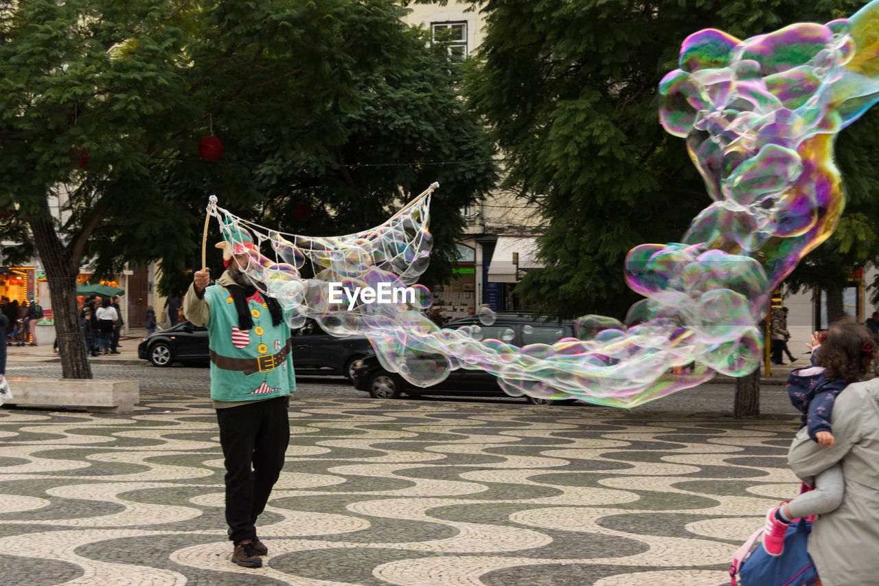 FULL FRAME SHOT OF BUBBLES