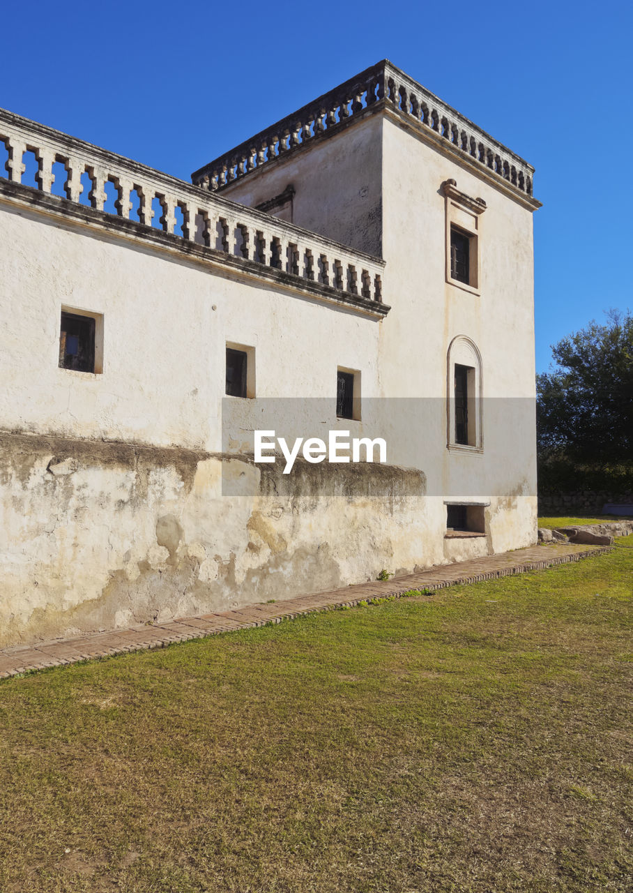 LOW ANGLE VIEW OF OLD HOUSE AGAINST CLEAR SKY