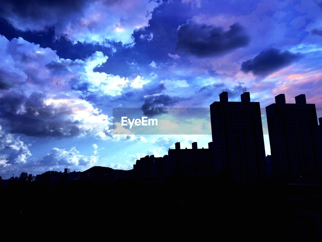 VIEW OF BUILDINGS AGAINST CLOUDY SKY